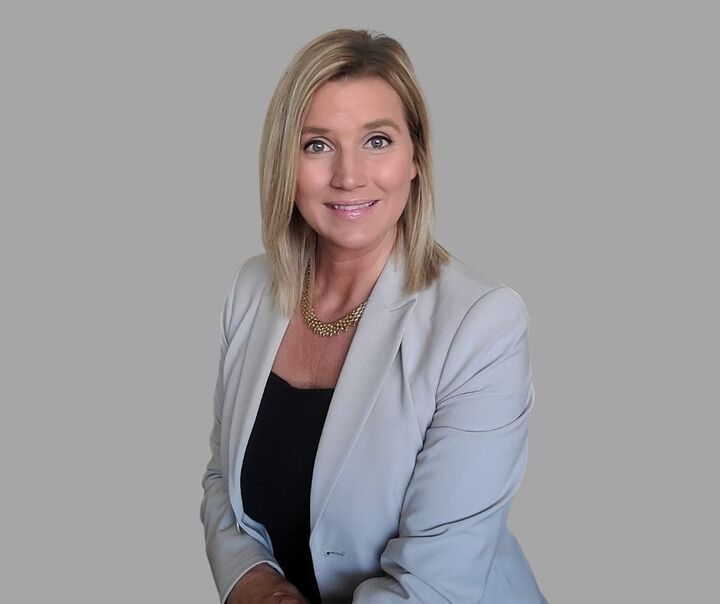 Vicki Phelps, Real Estate Salesperson in Altoona, Affiliated