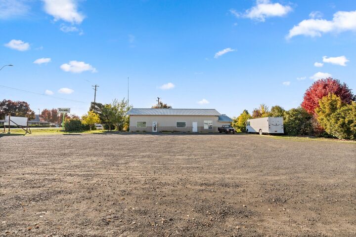 Property Photo: 579 E Vilas Road OR 97502