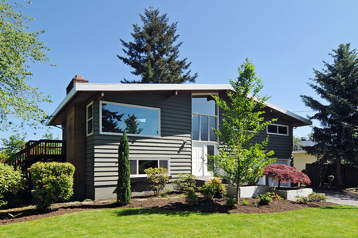 Property Photo: 242 S 173rd Place WA 98148