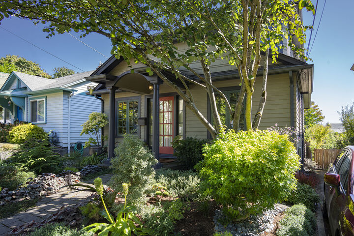 Property Photo:  3912  Bagley Avenue N  WA 98103 