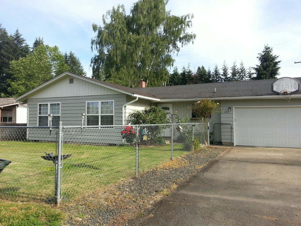 Property Photo:  995 Barber Dr  OR 97426 