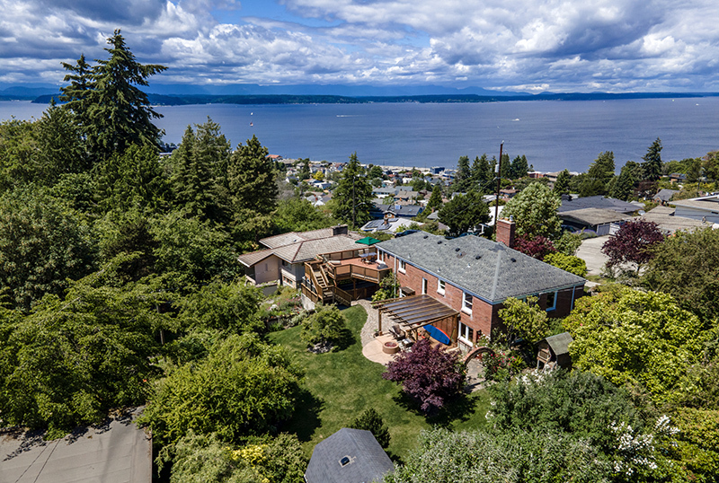 Property Photo:  5231 SW Stevens St  WA 98116 