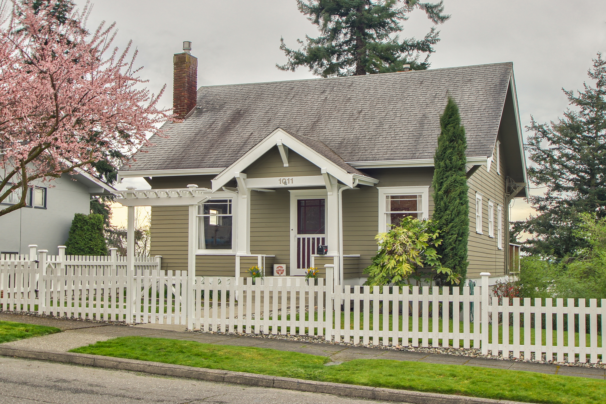 Property Photo:  1011 S 9th St  WA 98274 