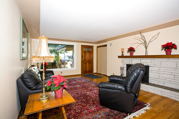 Property Photo: Living room 1632 N 196th Place  WA 98133 