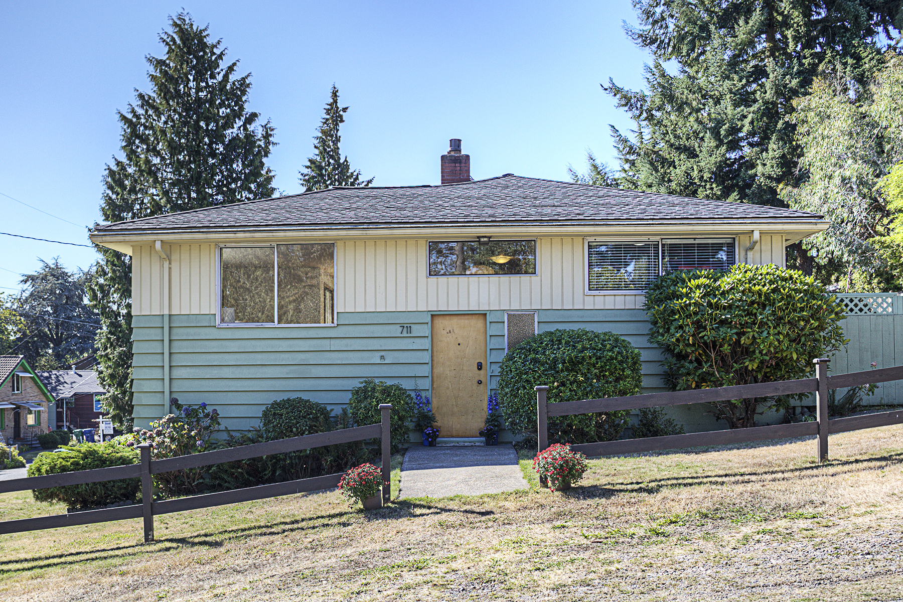 Property Photo: 711 N 122nd St WA 98133