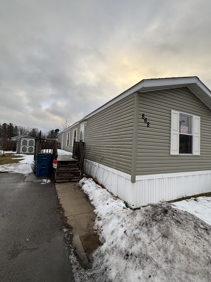 Property Photo:  868 Shady Lane  MI 49686 