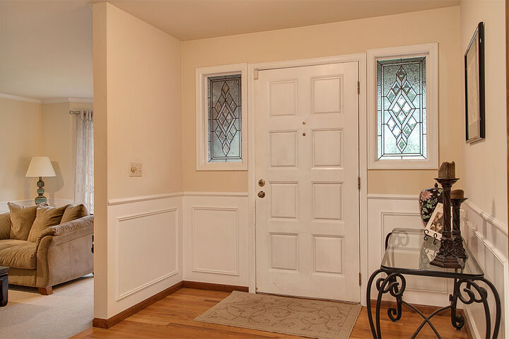 Property Photo: Foyer 2404 220th Place NE WA 98074