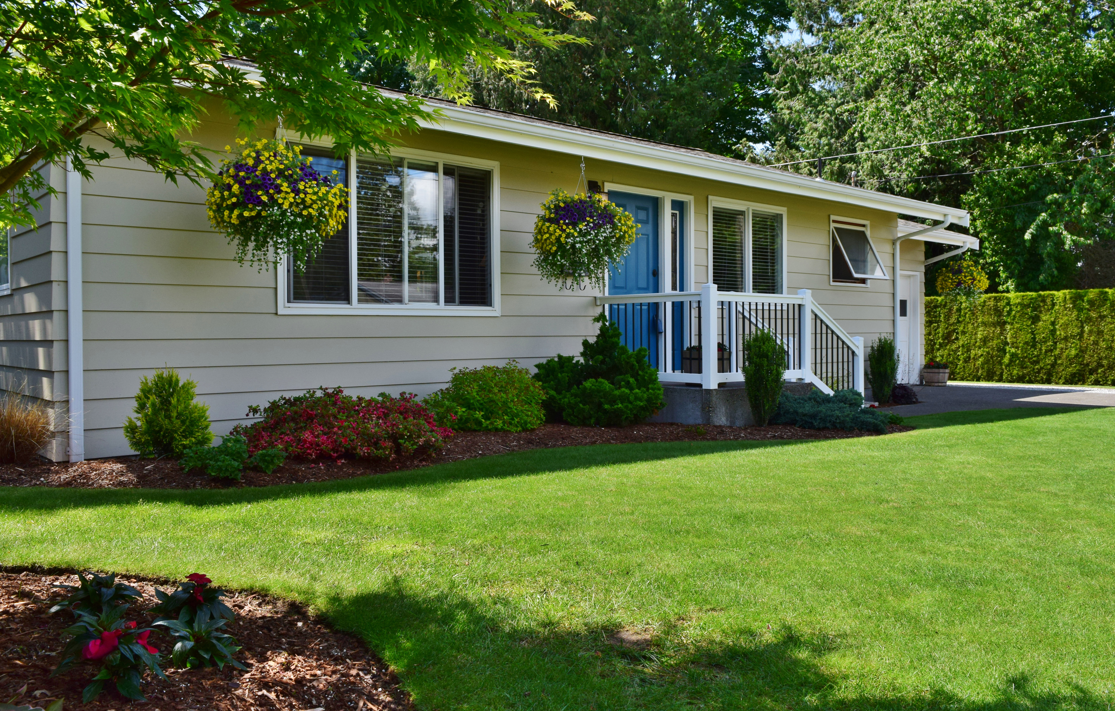 Property Photo: Exterior 405 9th St WA 98264