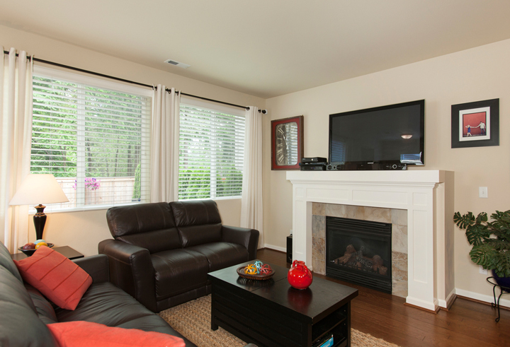 Property Photo: Living room 14018 32nd Dr SE  WA 98012 