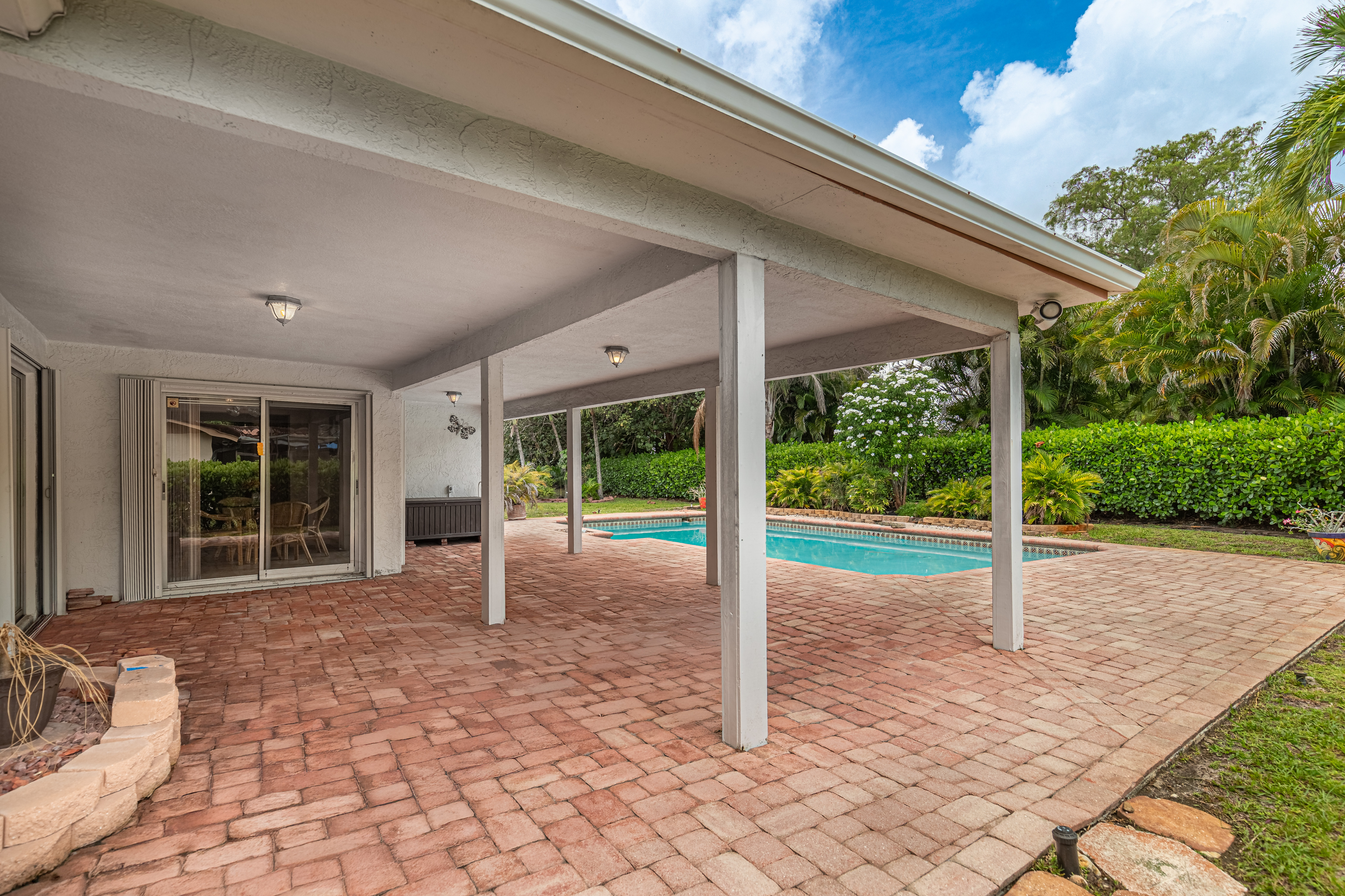 Property Photo: 8277 NW 3rd Place FL 33071
