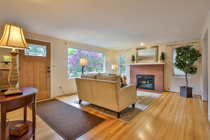 Property Photo: Foyer 2608 NW 97th St WA 98117