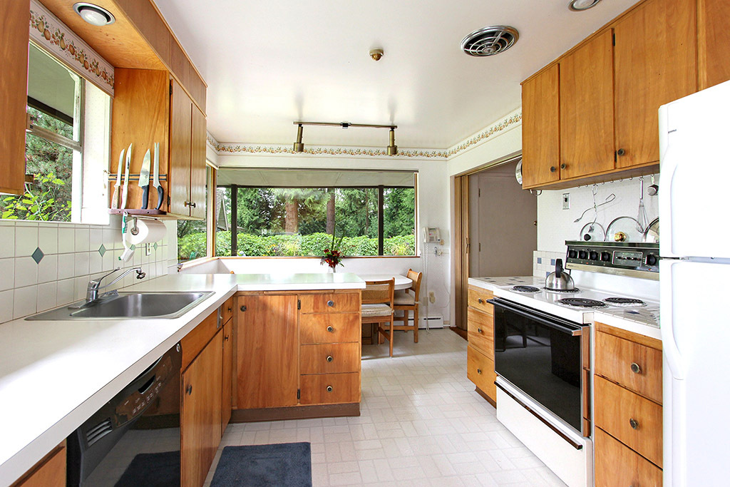 Property Photo: Interior 10209 SE 27th St  WA 98004 