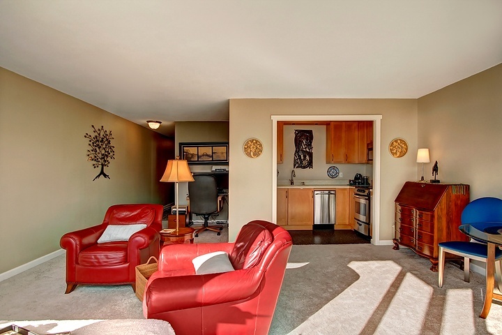 Property Photo: Living room 201 2nd  Avenue S 203  WA 98033 