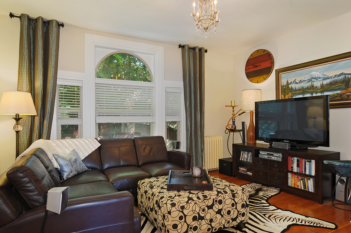 Property Photo: Living room, dining room, kitchen 117 John St 4  WA 98109 