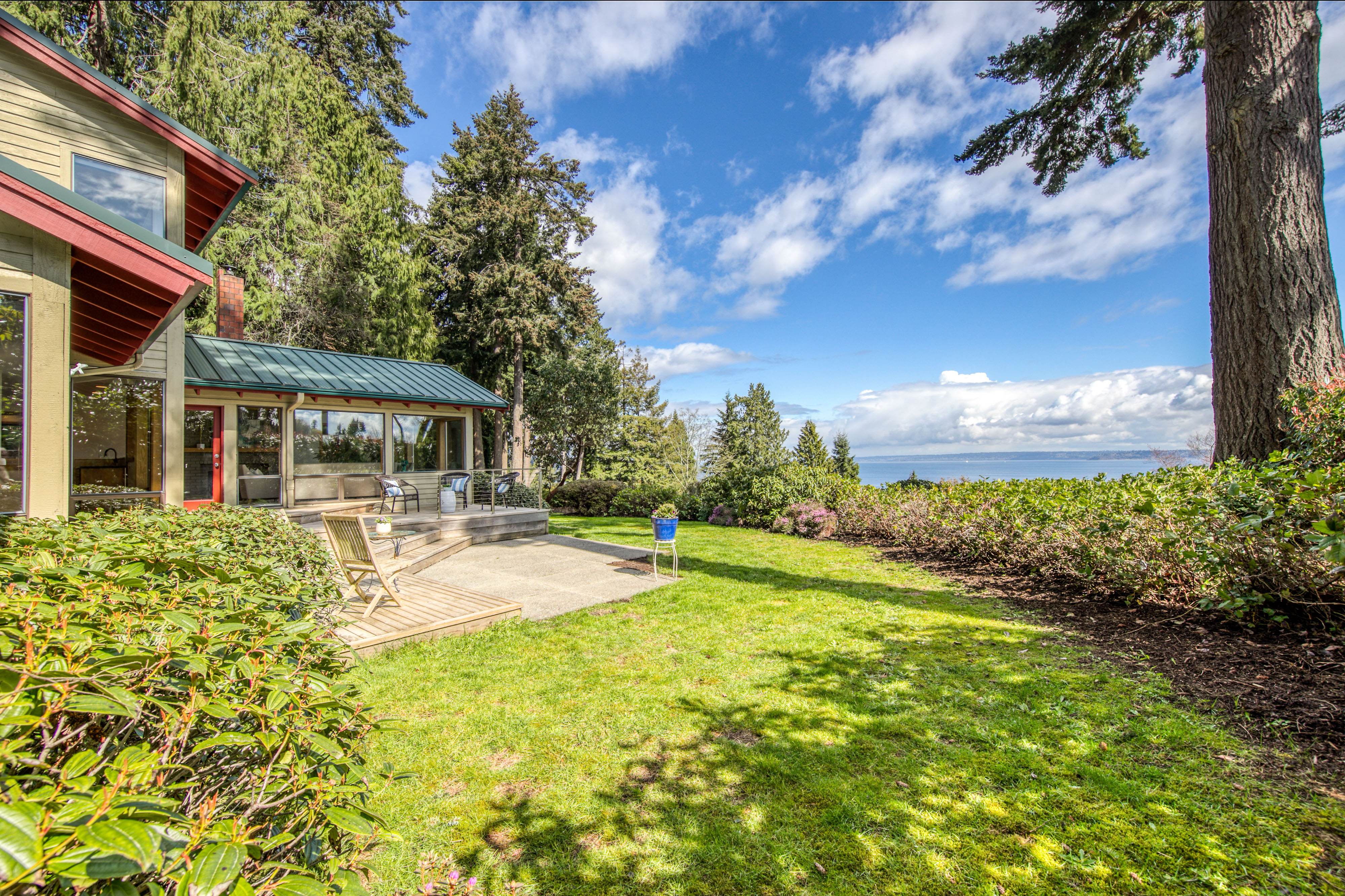 Property Photo:  8560 Grand Avenue NE  WA 98110 