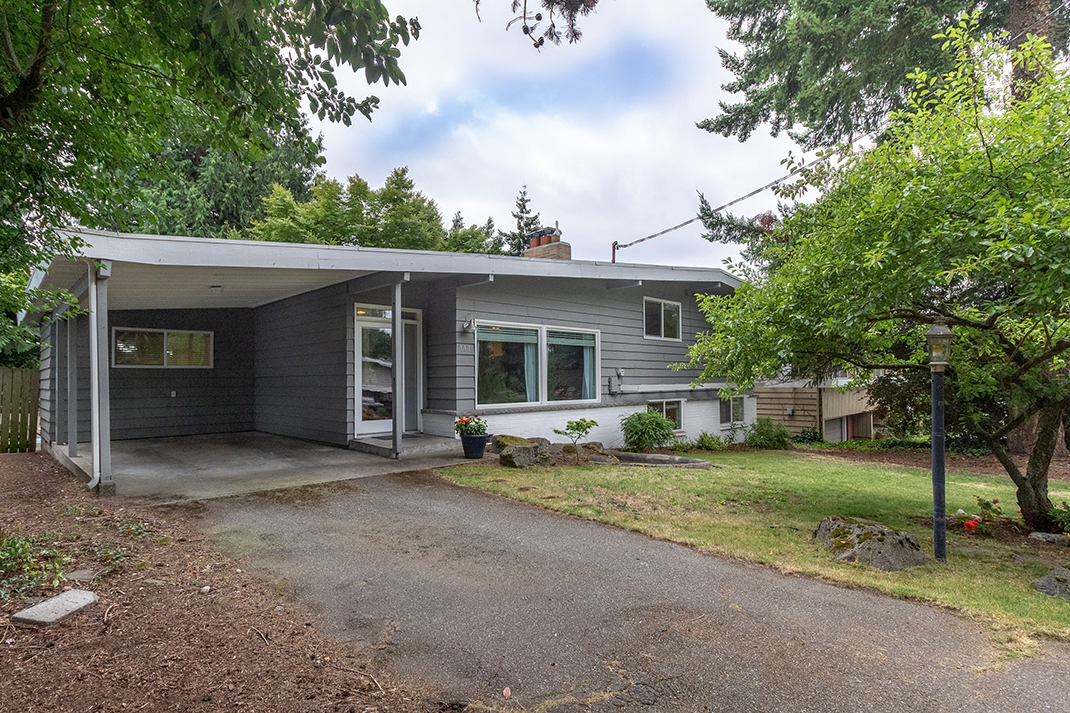 Property Photo:  111 NE 158th St  WA 98155 