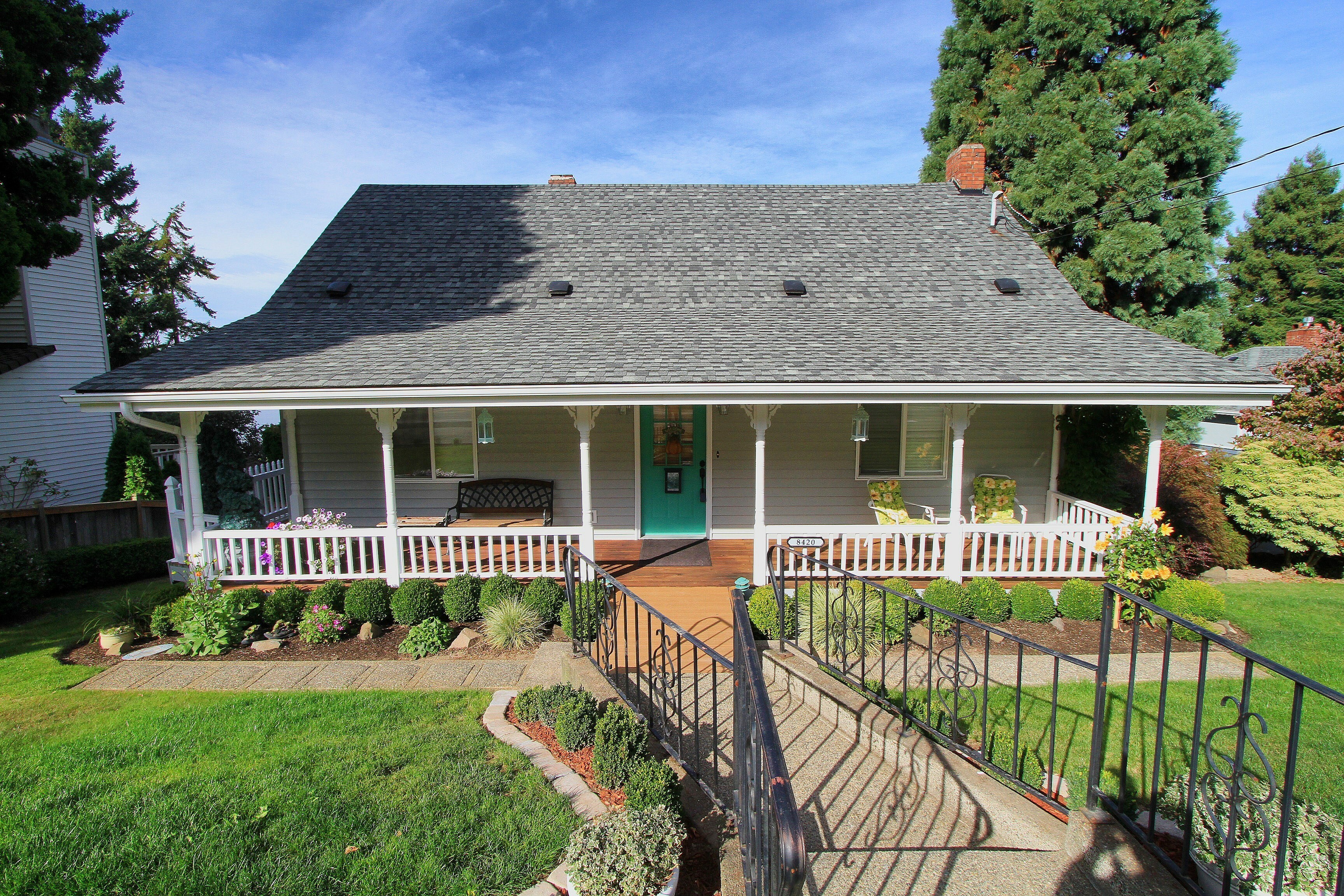Property Photo: 8420 E Side Dr NE WA 98422