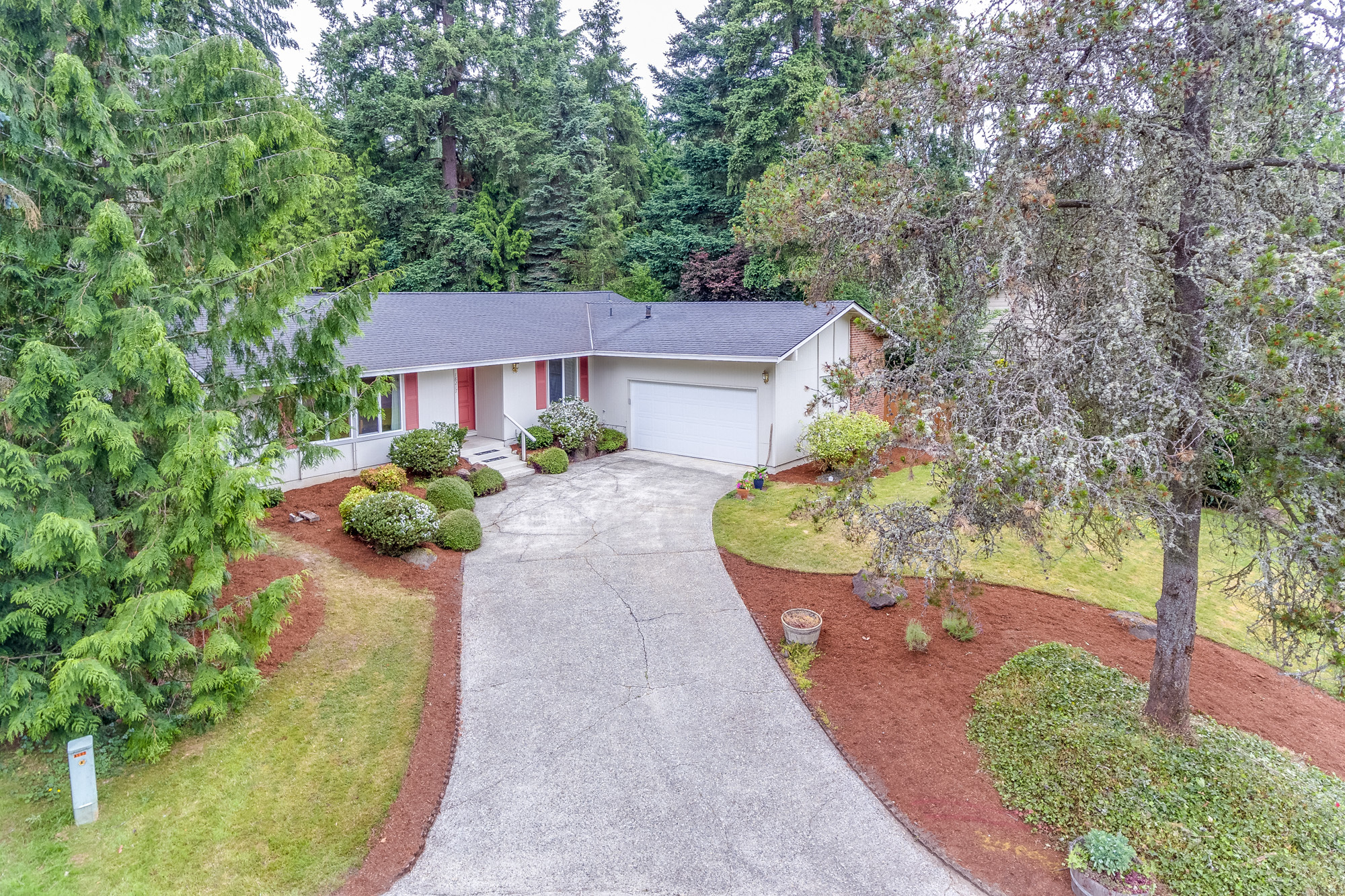 Property Photo: 18217 NE 28th St WA 98052