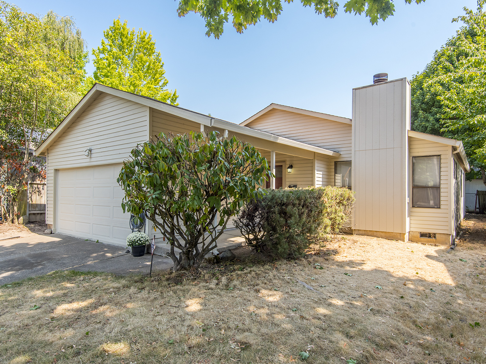 Property Photo:  2212 SE 60th Ave  OR 97215 