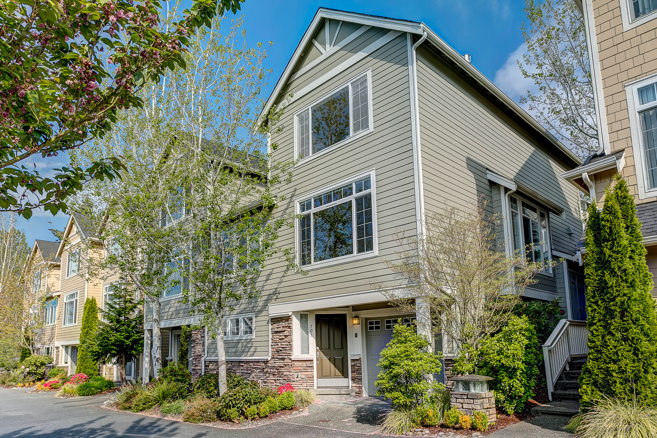 Property Photo:  11875 SE 4th Place 701  WA 98005 