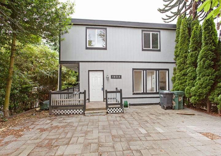 Property Photo: 1034 NE 102nd St WA 98125