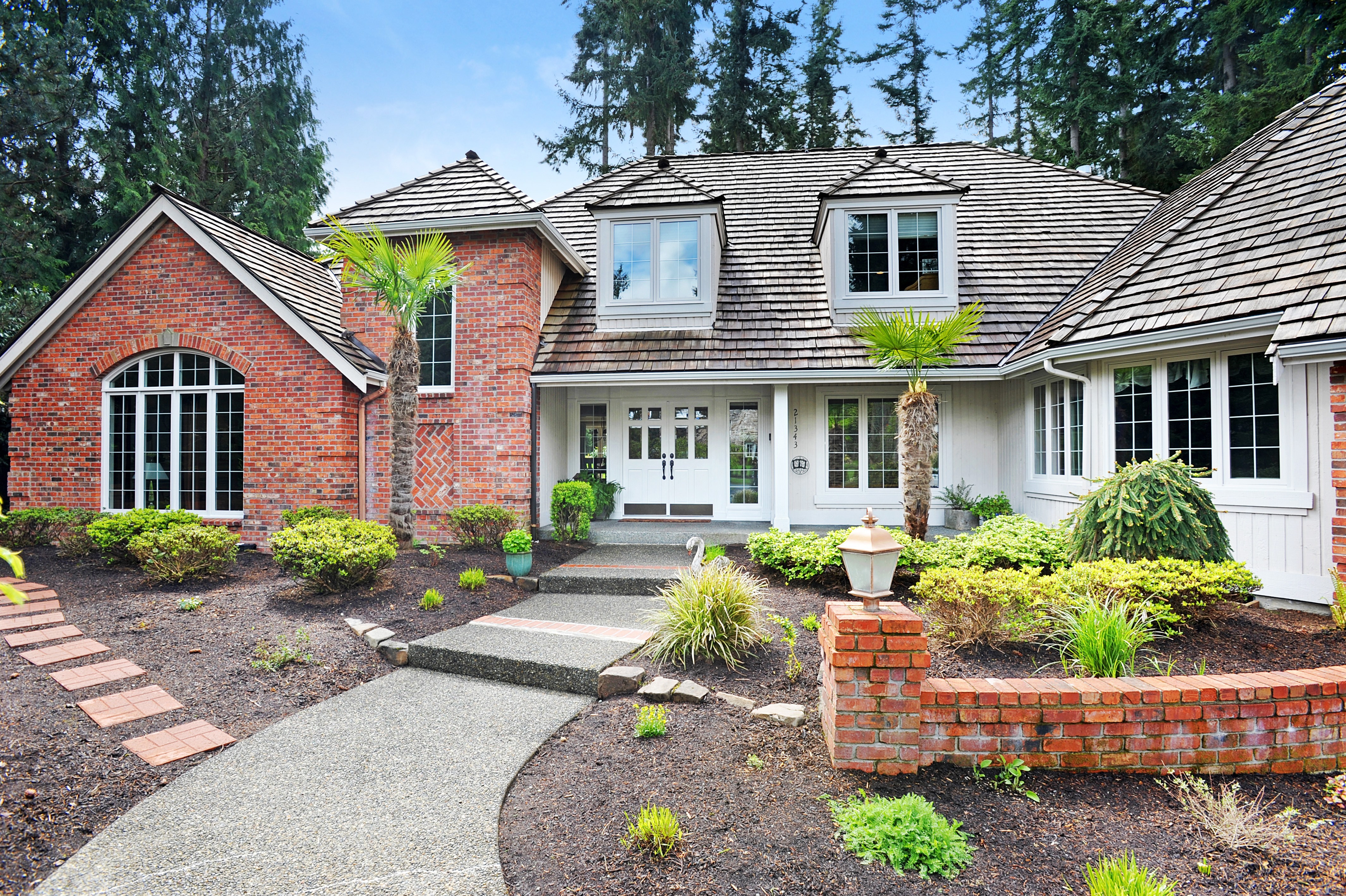 Property Photo: Impeccably maintained & stylishly updated estate home in westchester! 21343 NE 101st Ct  WA 98053 