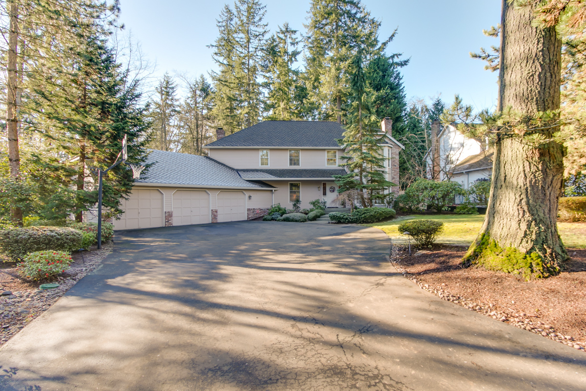 Property Photo: Entry 13825 180th Ave NE WA 98052