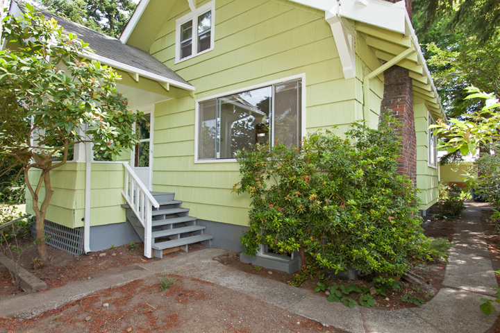 Property Photo:  10054 40th Ave SW  WA 98146 