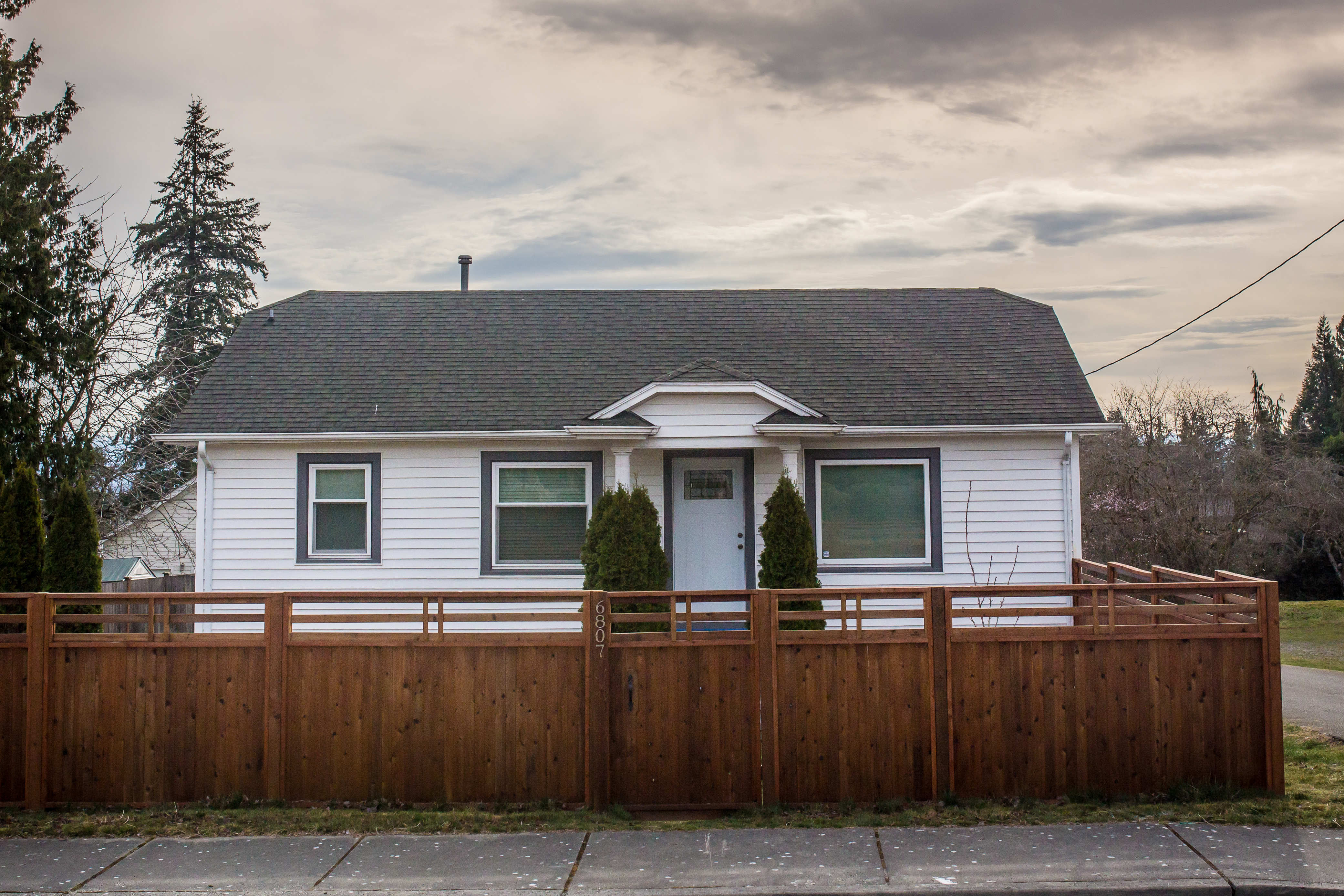 Property Photo: 6807 Highland Dr WA 98203