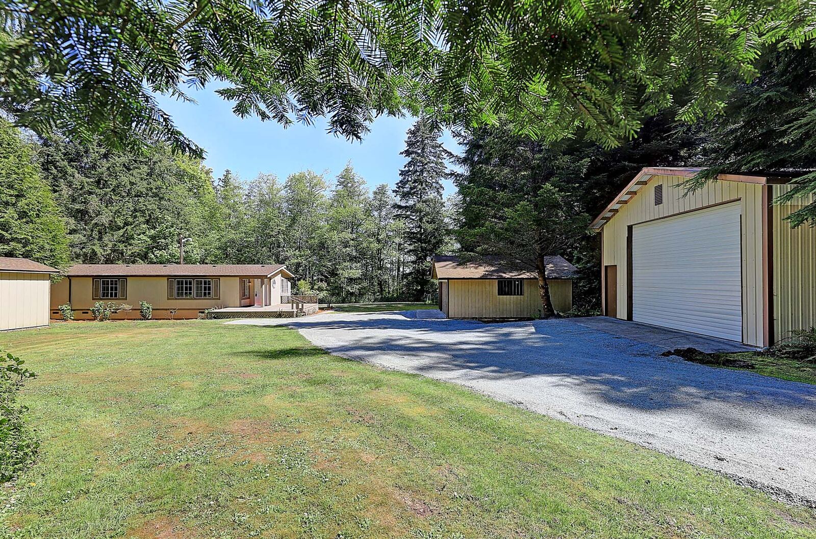 Property Photo: Exteriors 122 W Mountain View Rd WA 98282