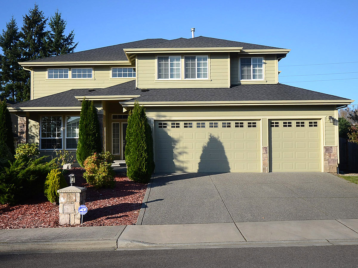 Property Photo:  6158 NE 3rd Ct  WA 98059 