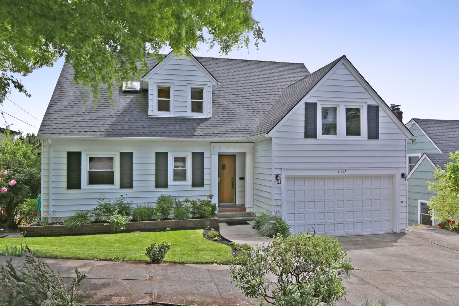 Property Photo:  4112 SW Condor Ave  OR 97239 