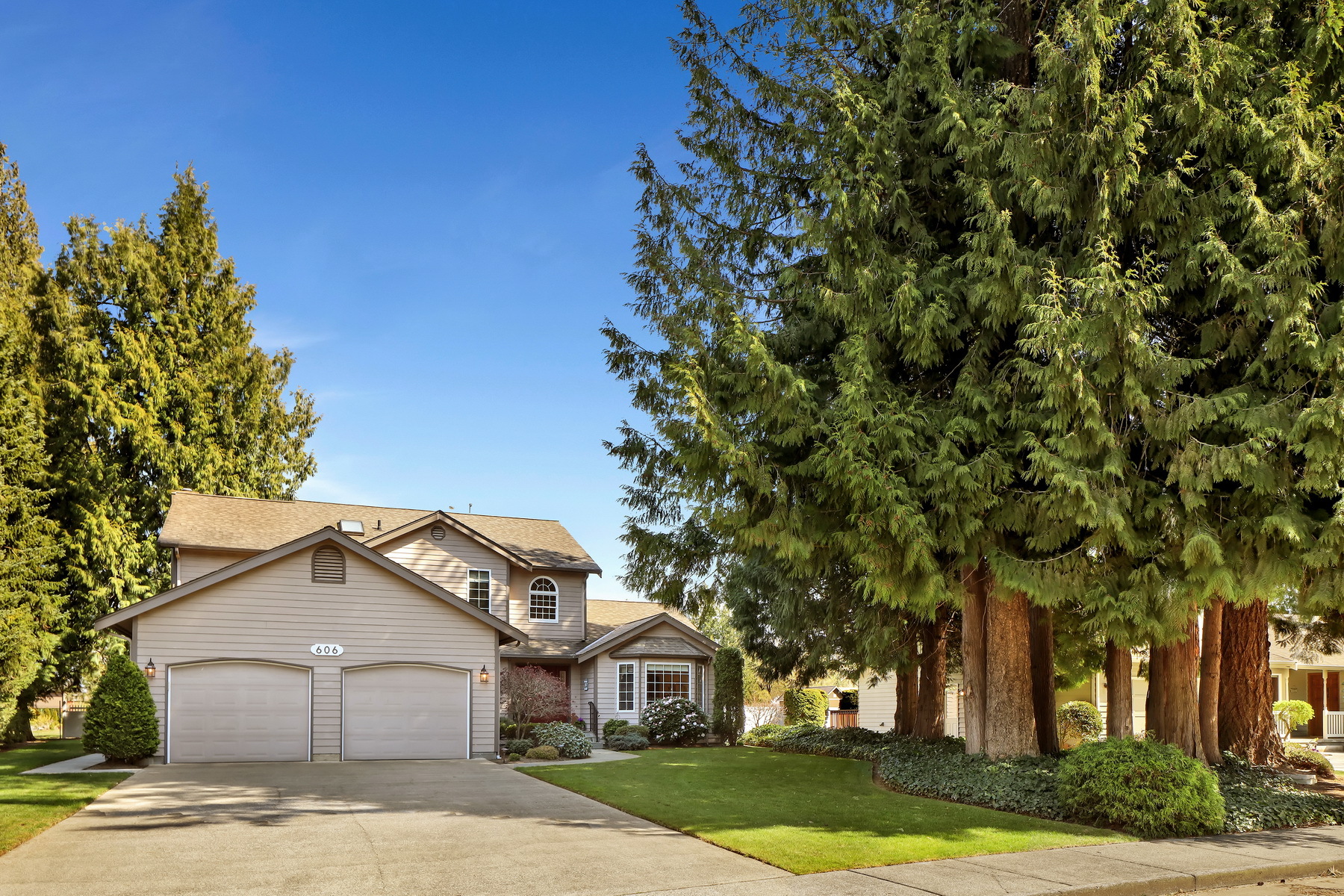 Property Photo: Exterior Photos 606 Woodcreek Dr WA 98264