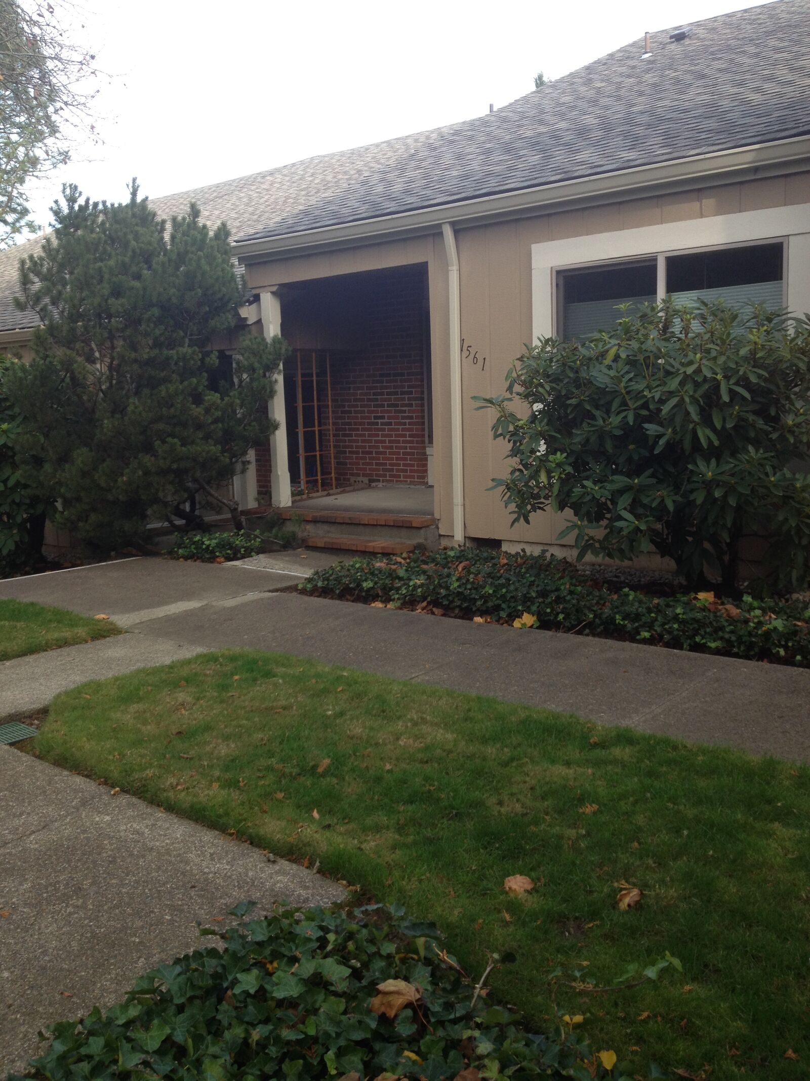 Property Photo:  1561 Bonniebrae Dr  OR 97034 