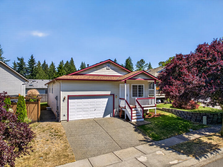 Property Photo:  4223  147th Street SW  WA 98087 