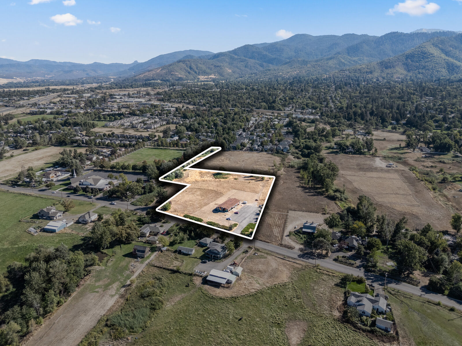 Property Photo: 2082 East Main OR 97520