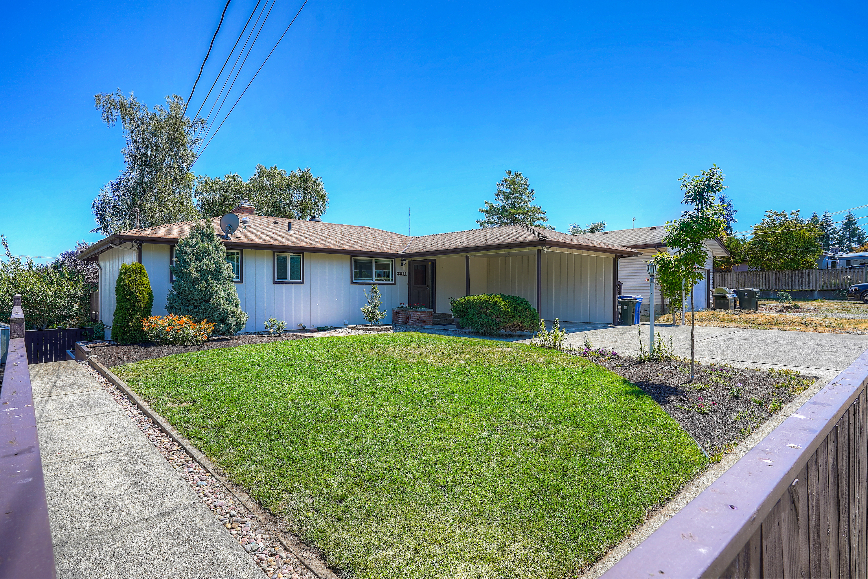 Property Photo: 3811 N Whitman St WA 98407