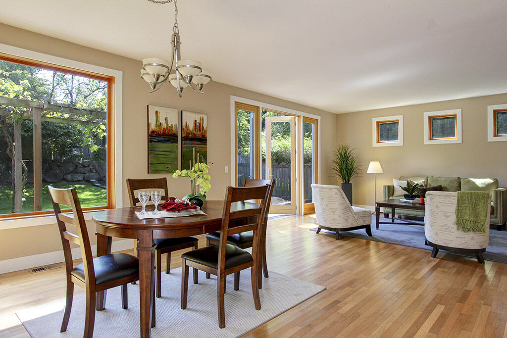 Property Photo:  4118 Island Crest Wy  WA 98040 