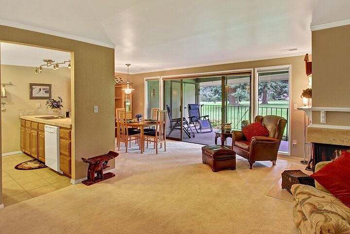 Property Photo: Great room 16929 Inglewood Rd NE C104 WA 98028