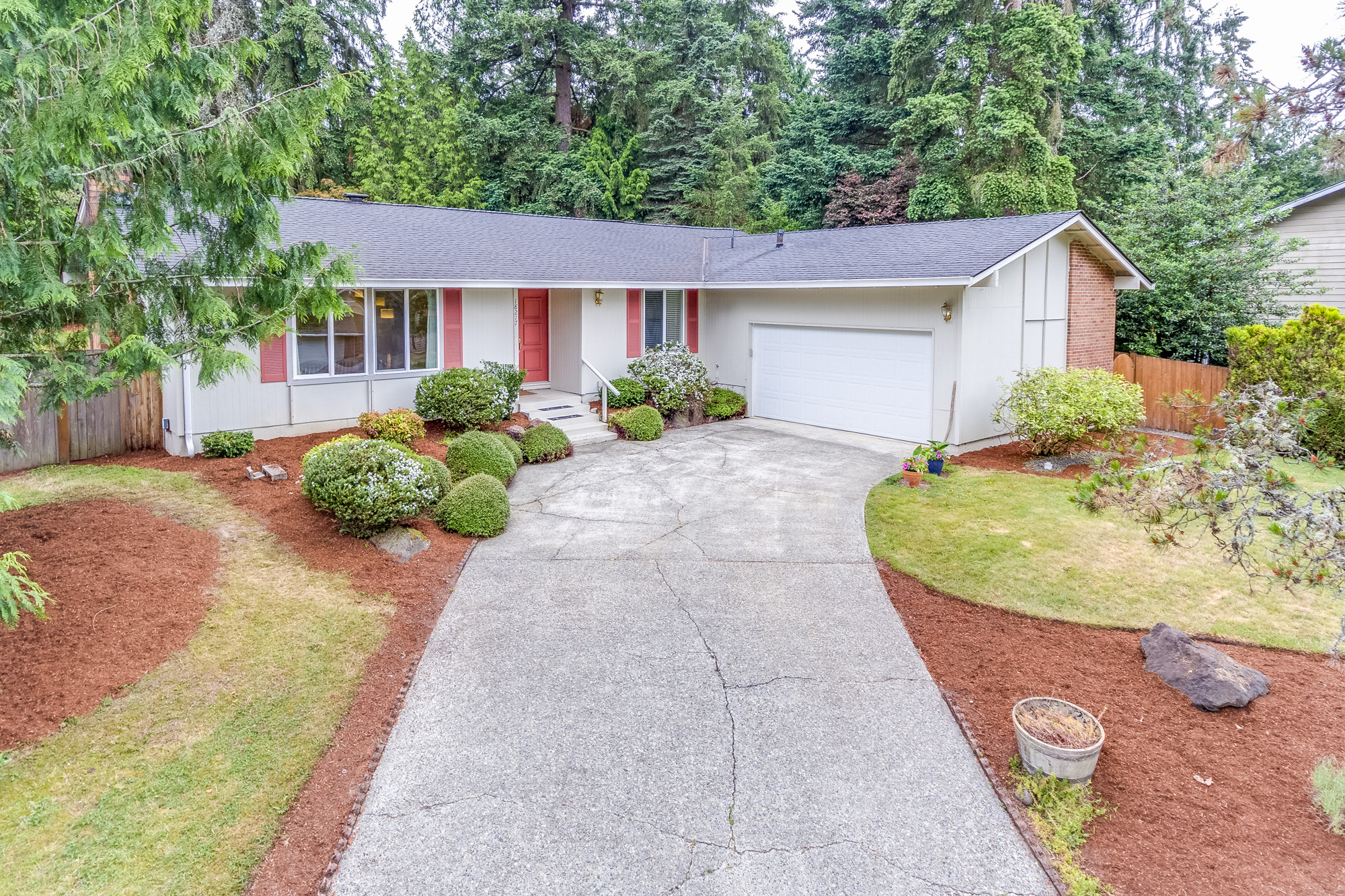 Property Photo: 18217 NE 28th St WA 98052