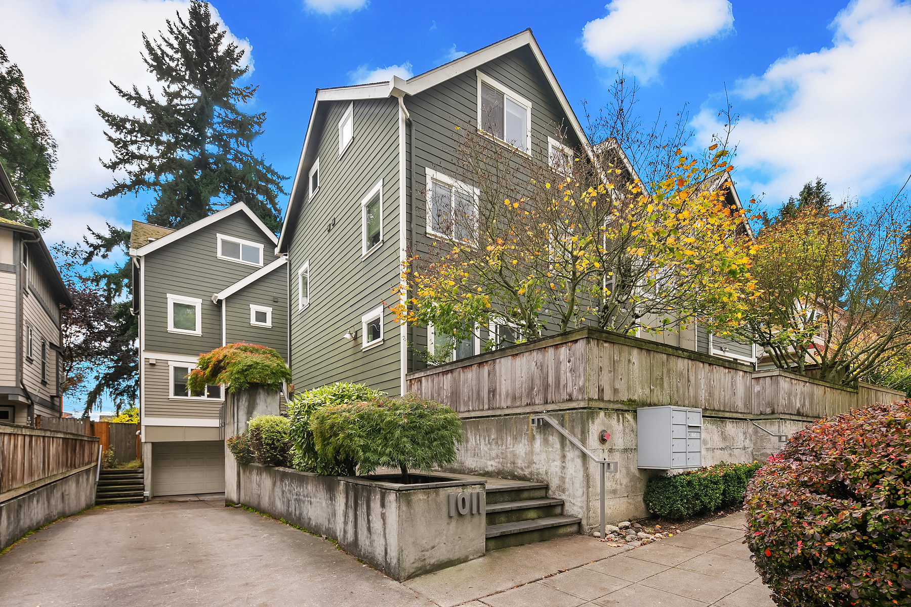 Property Photo:  1011 N 50th Street E  WA 98103 