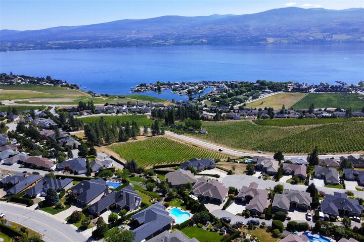 Property Photo: 1608 Braeburn Court BC V4T 2V5