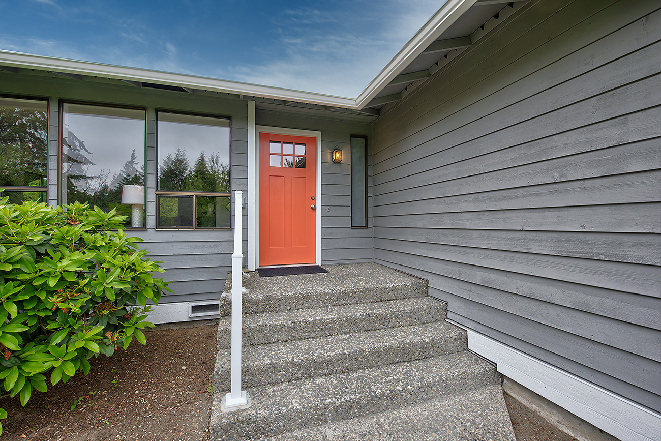 Property Photo:  6828 174th St SW  WA 98026 