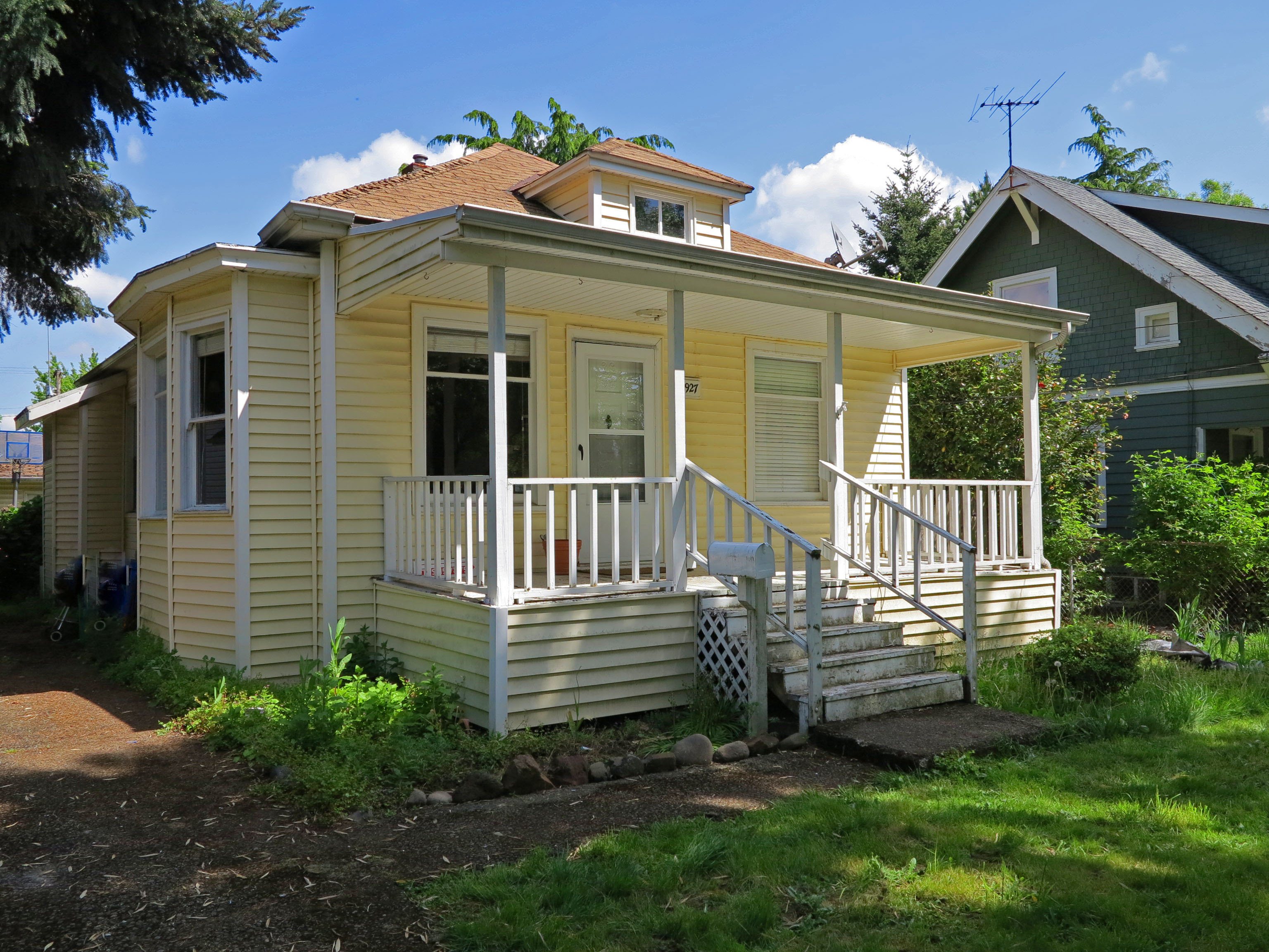 Property Photo: 1927 SE Harold St OR 97202