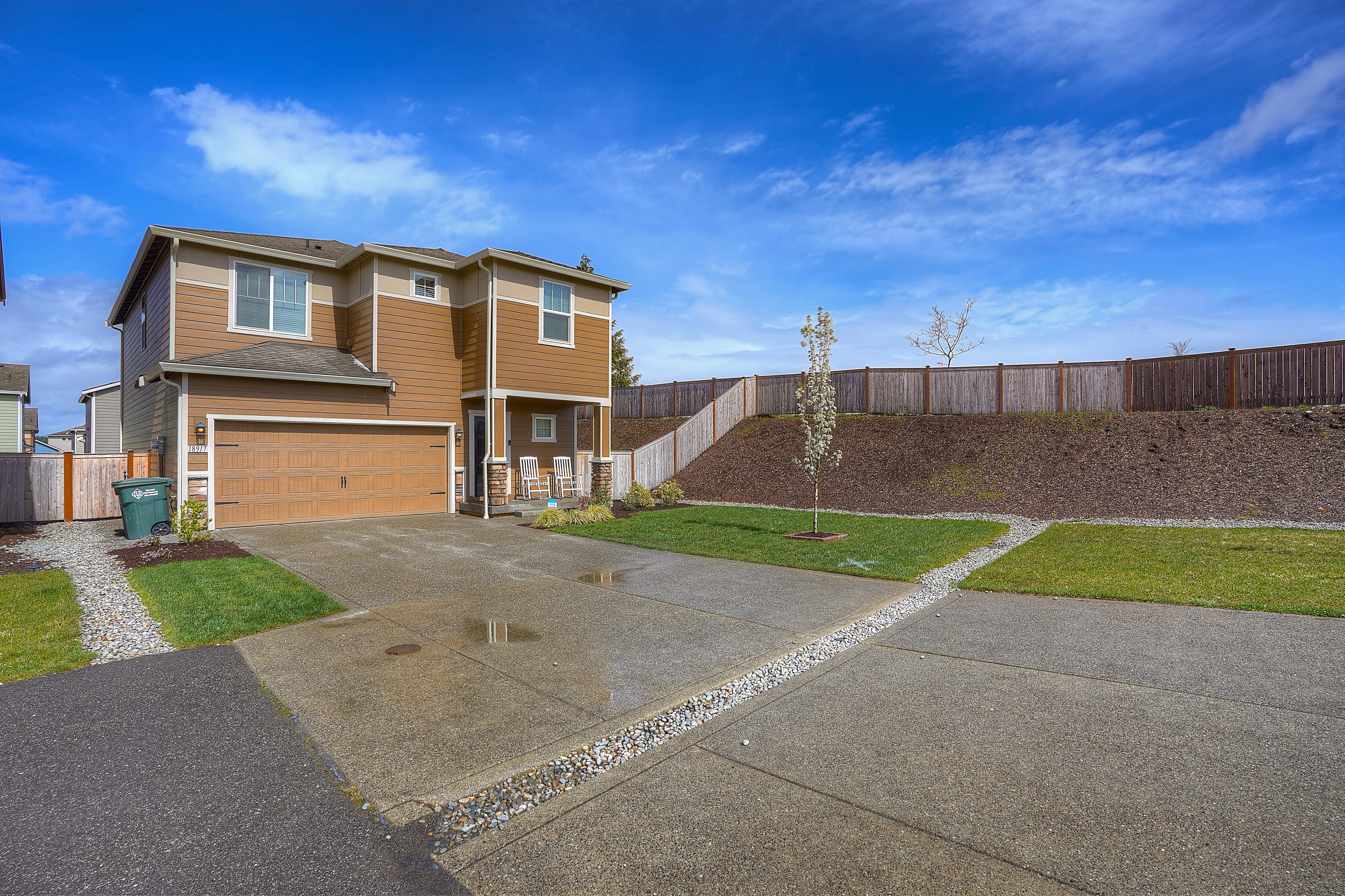 Property Photo:  18917 Lipoma Avenue E  WA 98374 