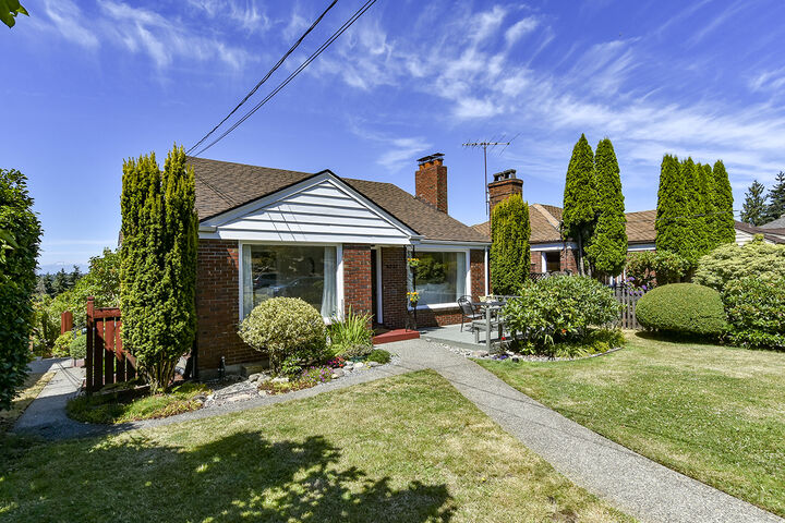 8237 2nd Ave NE  Seattle WA 98115 photo
