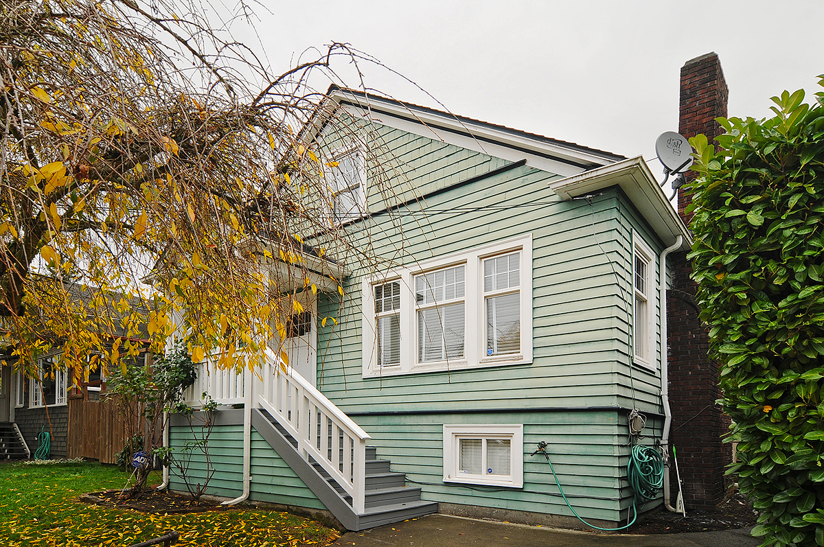 Property Photo:  3648 Ashworth Ave N  WA 98103 