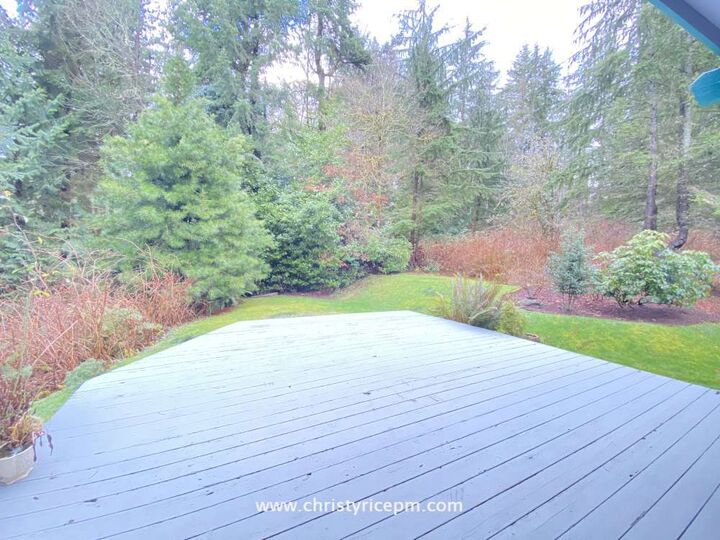 Property Photo: 19236 SE 62nd Place WA 98072