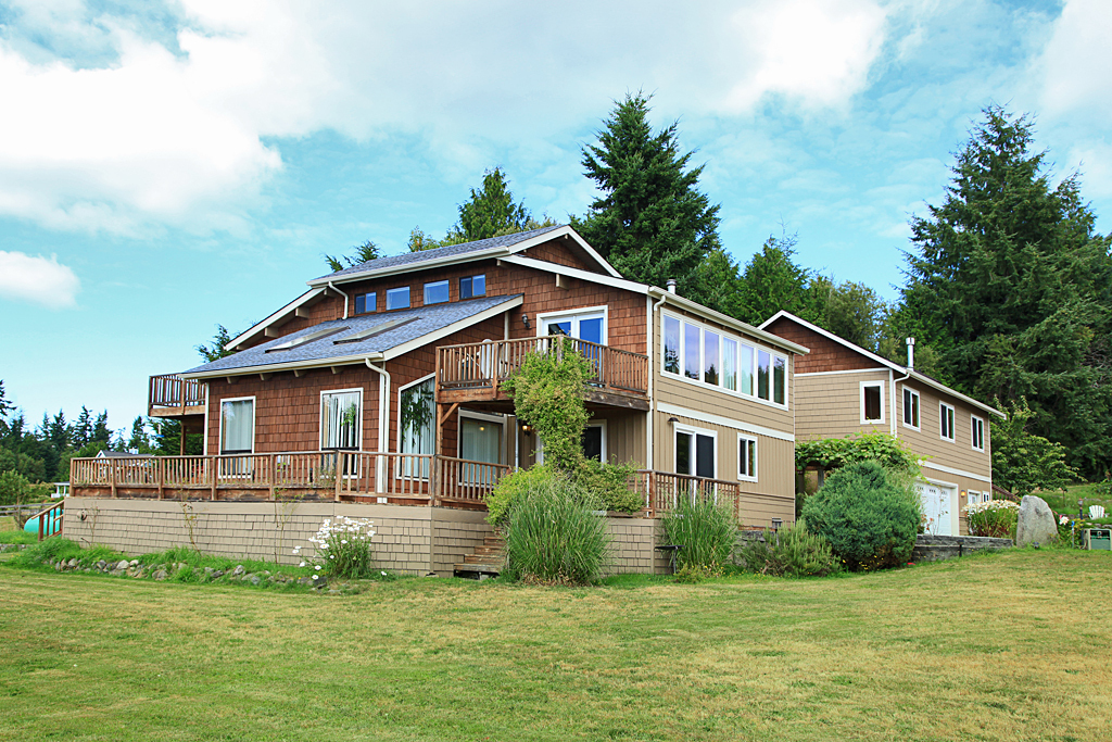 Property Photo: 5537 Bayview Rd WA 98260
