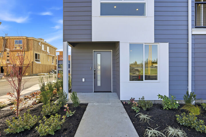 Property Photo: 222 124th Street SW D3 WA 98204